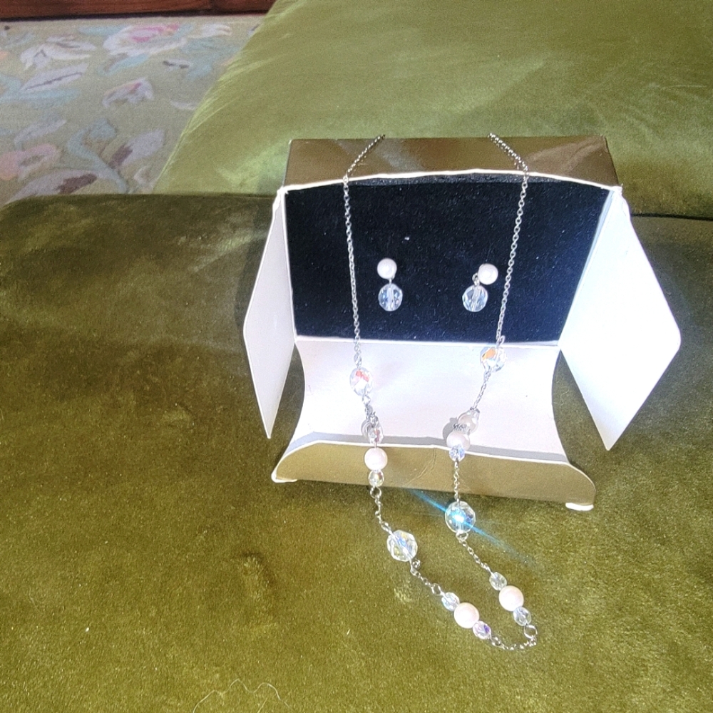 New Avon Faux Pearl and Crystal Illusion Necklace And Earrings Gift Set